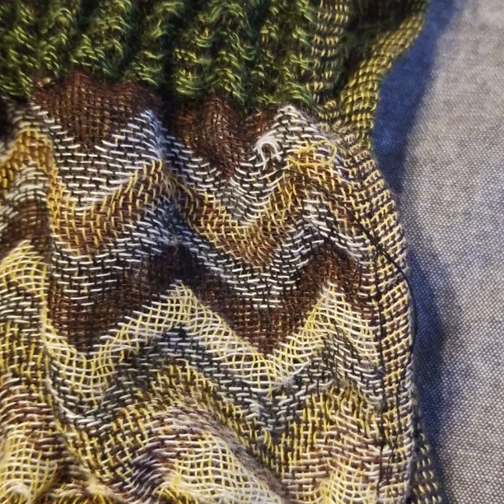 Beautiful scarf - Picture 3 of 5